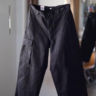 <img class='new_mark_img1' src='https://img.shop-pro.jp/img/new/icons8.gif' style='border:none;display:inline;margin:0px;padding:0px;width:auto;' />OUTILPantalon Blesle -BLACK-