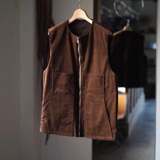 <img class='new_mark_img1' src='https://img.shop-pro.jp/img/new/icons8.gif' style='border:none;display:inline;margin:0px;padding:0px;width:auto;' />BISOWNCORDUROY  WO/CA REVERSIBLE VEST