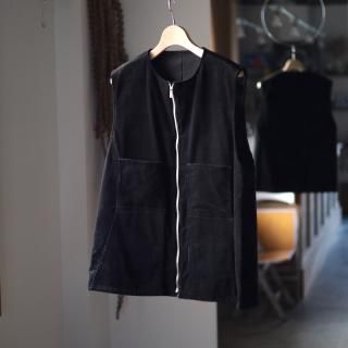 <img class='new_mark_img1' src='https://img.shop-pro.jp/img/new/icons8.gif' style='border:none;display:inline;margin:0px;padding:0px;width:auto;' />BISOWNCORDUROY  WO/CA REVERSIBLE VEST