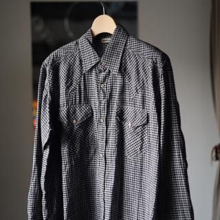 <img class='new_mark_img1' src='https://img.shop-pro.jp/img/new/icons8.gif' style='border:none;display:inline;margin:0px;padding:0px;width:auto;' />MAATEE&SONSGUPTA WESTERN SHIRTS