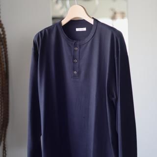<img class='new_mark_img1' src='https://img.shop-pro.jp/img/new/icons8.gif' style='border:none;display:inline;margin:0px;padding:0px;width:auto;' />calmlenceHENLEY NECK LS T-SHIRT