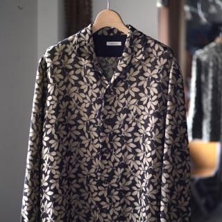 <img class='new_mark_img1' src='https://img.shop-pro.jp/img/new/icons8.gif' style='border:none;display:inline;margin:0px;padding:0px;width:auto;' />calmlenceCLASSIC OPEN COLLAR SHIRT