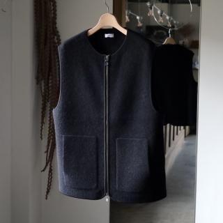 <img class='new_mark_img1' src='https://img.shop-pro.jp/img/new/icons8.gif' style='border:none;display:inline;margin:0px;padding:0px;width:auto;' />walenodeInnocent Yak Zip-up Vest