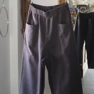 <img class='new_mark_img1' src='https://img.shop-pro.jp/img/new/icons8.gif' style='border:none;display:inline;margin:0px;padding:0px;width:auto;' />CALLGARMENT DYED WIDE SWEAT TROUSERS