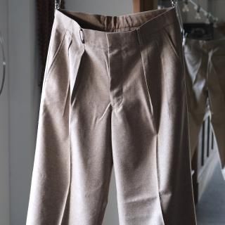 <img class='new_mark_img1' src='https://img.shop-pro.jp/img/new/icons8.gif' style='border:none;display:inline;margin:0px;padding:0px;width:auto;' />Nikki ESSENTIAL PIECESWO/Ca 2tuck Wide Tapered Trousers