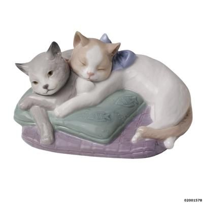 猫が気球乗った置物です リヤドロ 雲をかきわけて 引っ付く 猫が気球乗った置物です リヤドロ 雲をかきわけて 引っ付く