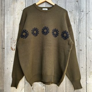 <img class='new_mark_img1' src='https://img.shop-pro.jp/img/new/icons8.gif' style='border:none;display:inline;margin:0px;padding:0px;width:auto;' />WAX JACQUARD CREW KNIT  カーキ・ブラック