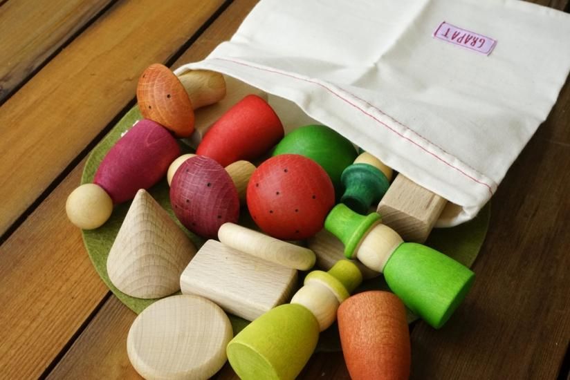 森の中のNins GRAPAT/グラパット スぺインの積み木の人形木のおもちゃ