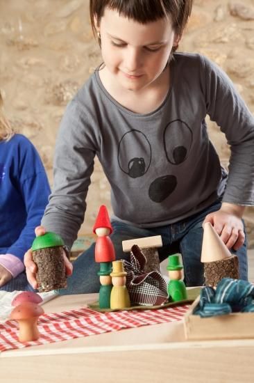 森の中のNins GRAPAT/グラパット スぺインの積み木の人形木のおもちゃ