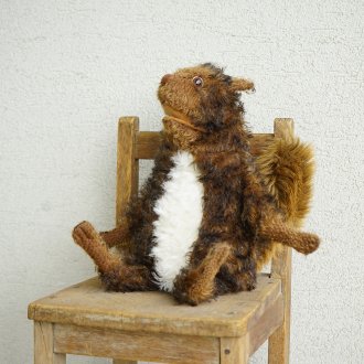りすのフェリシタス（濃い茶） ドイツBARLEBEN/バーレーベン工房の動物手人形