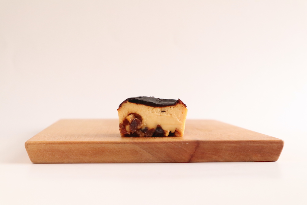 キャラメルマカダミアナッツのバスクチーズケーキ（小サイズ）