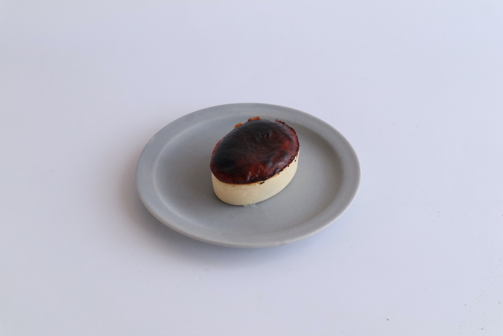 黒ごまのバスクチーズケーキ（小サイズ）