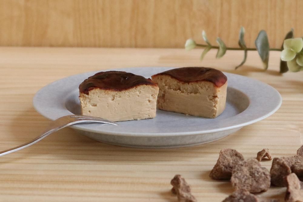 黒糖香るバスクチーズケーキ
