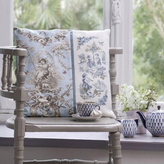 Toile de Jouyトワルドジュイ ブルークッションカバー クロス Toile de Jouyトワルドジュイ ブルークッションカバー クロス