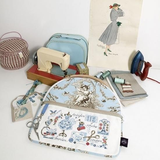 Toile De Jouy トワルドジュイ 刺繍ポーチ クロスステッチキット Heart Art Collection Toile De Jouy トワルドジュイ 刺繍ポーチ クロスステッチキット Heart Art Collection
