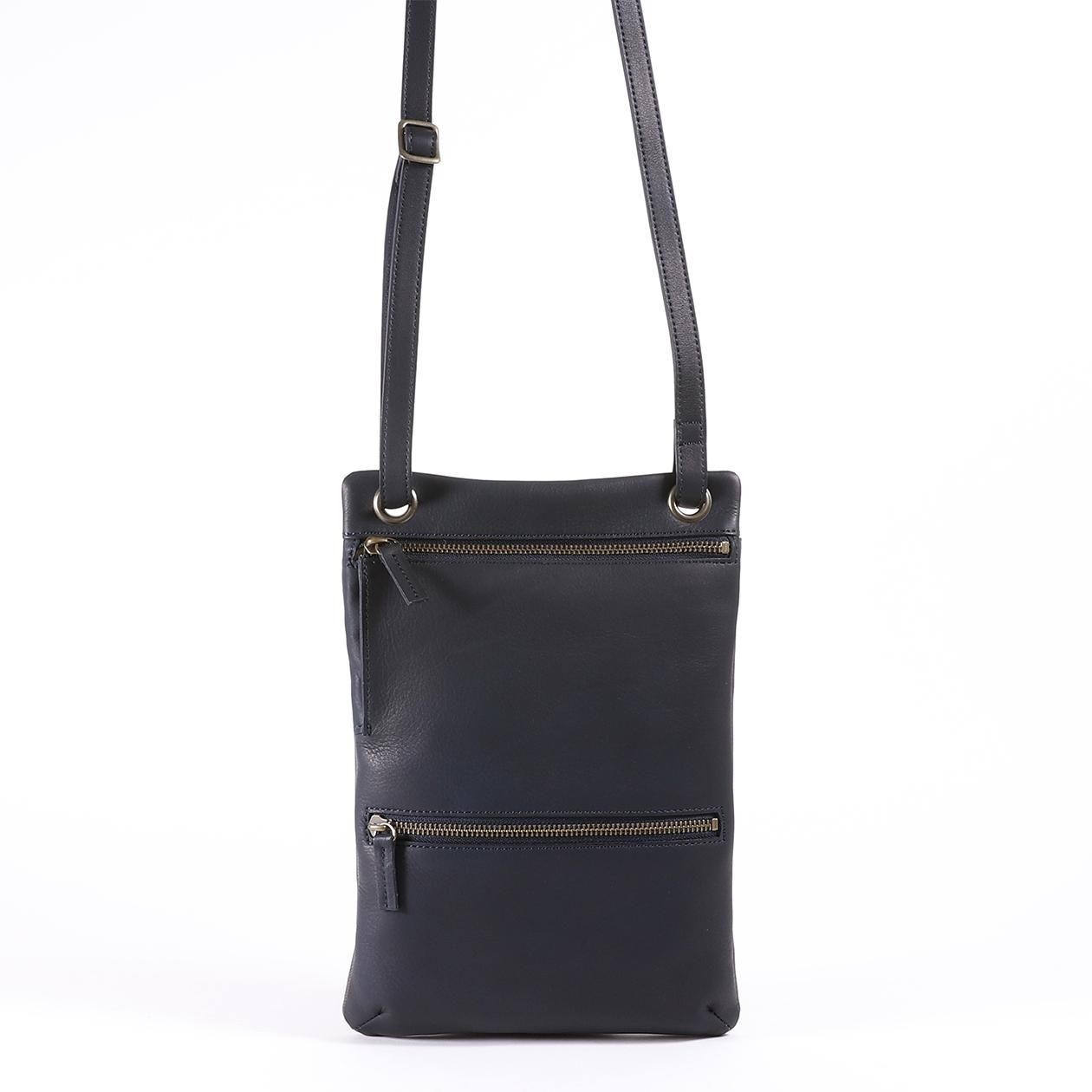 ブラック ロゴ入り ショルダーバッグ 縦型ショルダーバッグ | 6307F - B.stuff online store