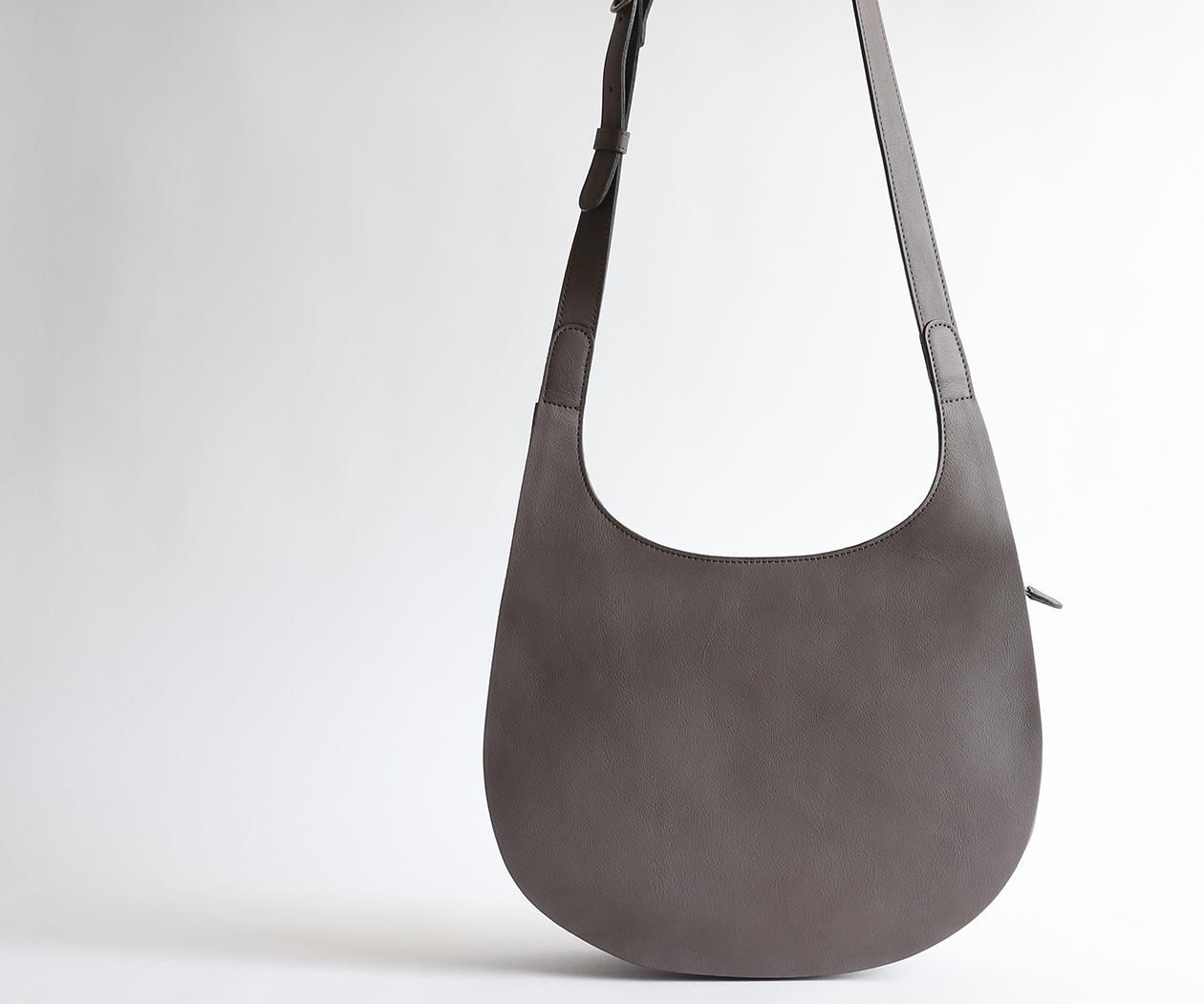 軽量本革ショルダーバッグ | 7464R - B.stuff online store