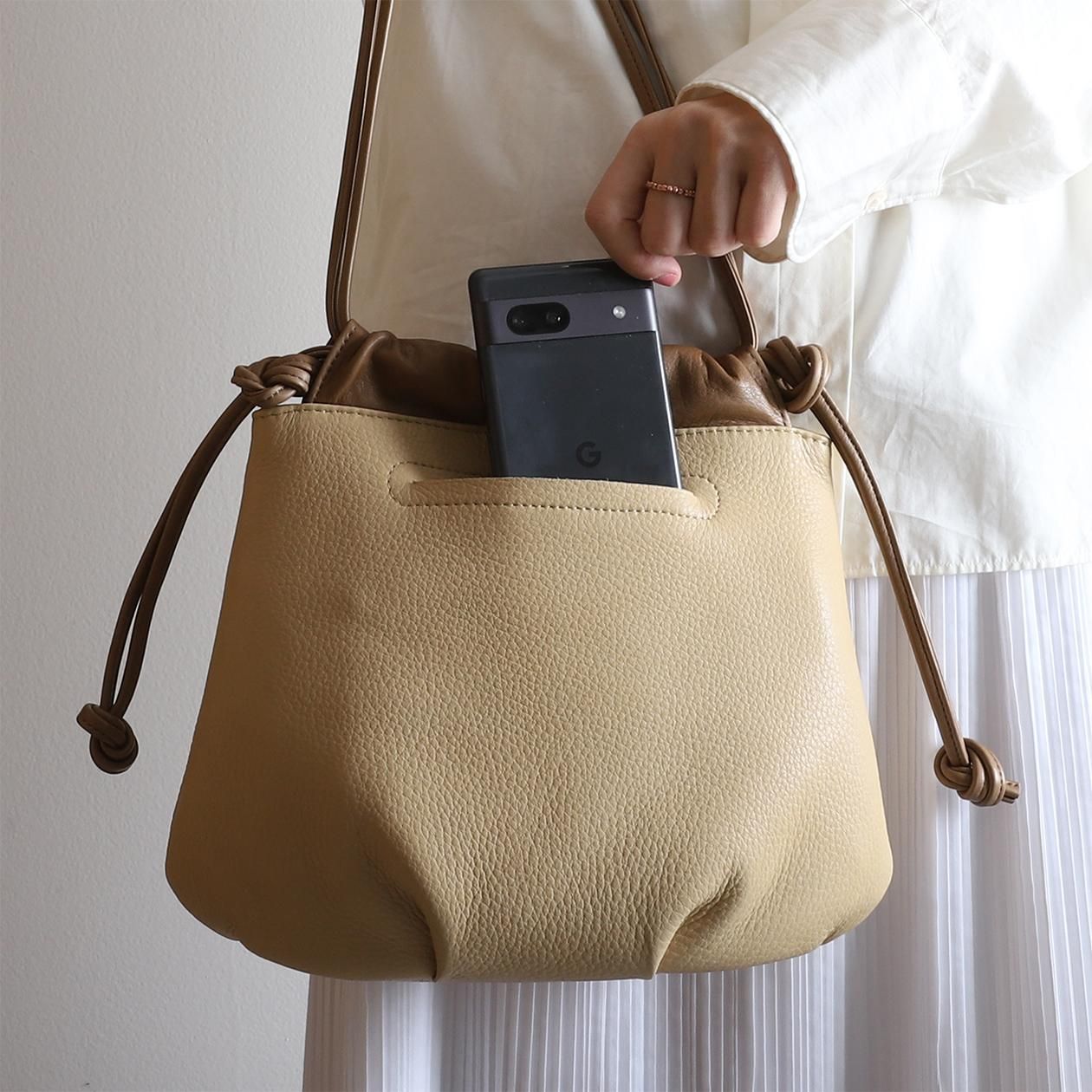 シュリンクレザー 巾着ショルダーバッグ | 7801 - B.stuff online store