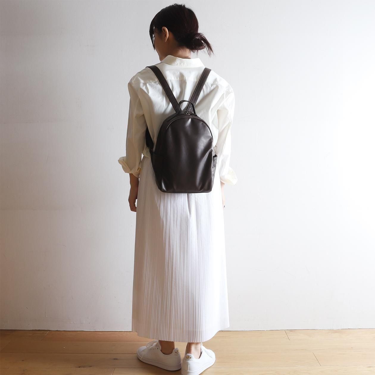 【美品】ビースタッフ/アンティーク加工ソフトレザーリュック/牛革/ブラック 美品】ビースタッフ/アンティーク加工ソフトレザーリュック/牛革