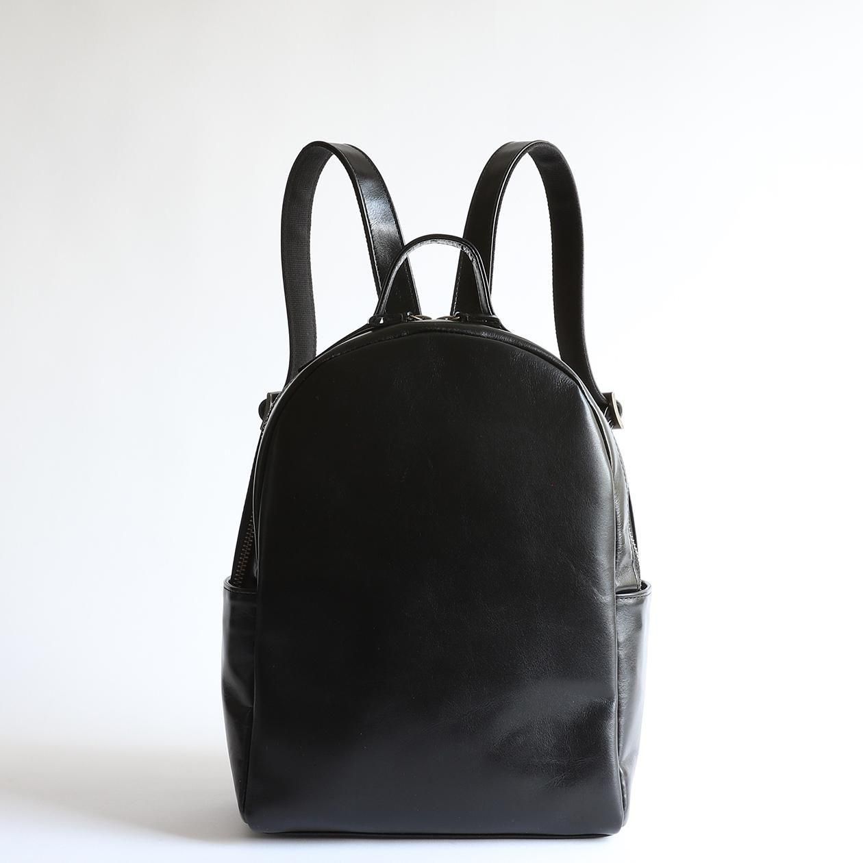 美品✨ビースタッフ レザーリュック ブラック 上品な艶感の本革リュック 小サイズ | 7324R - B.stuff online store