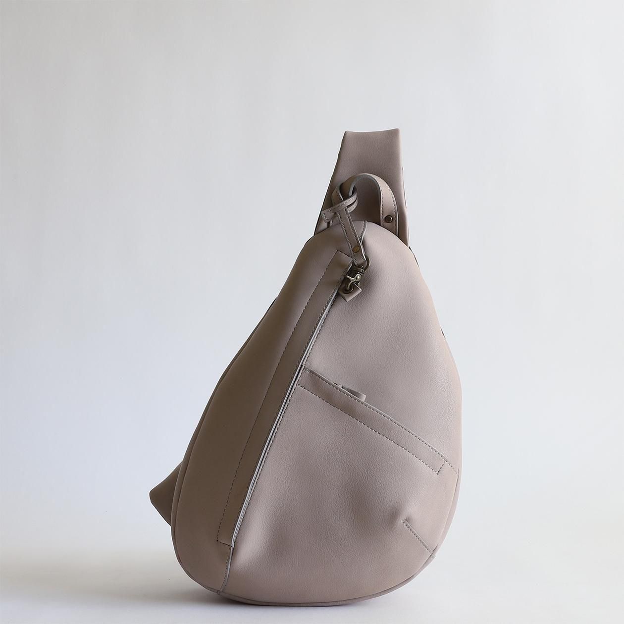 【美品】B.stuff ☆ボティバッグ 本革ボディバッグ 小サイズ | - B.stuff online store