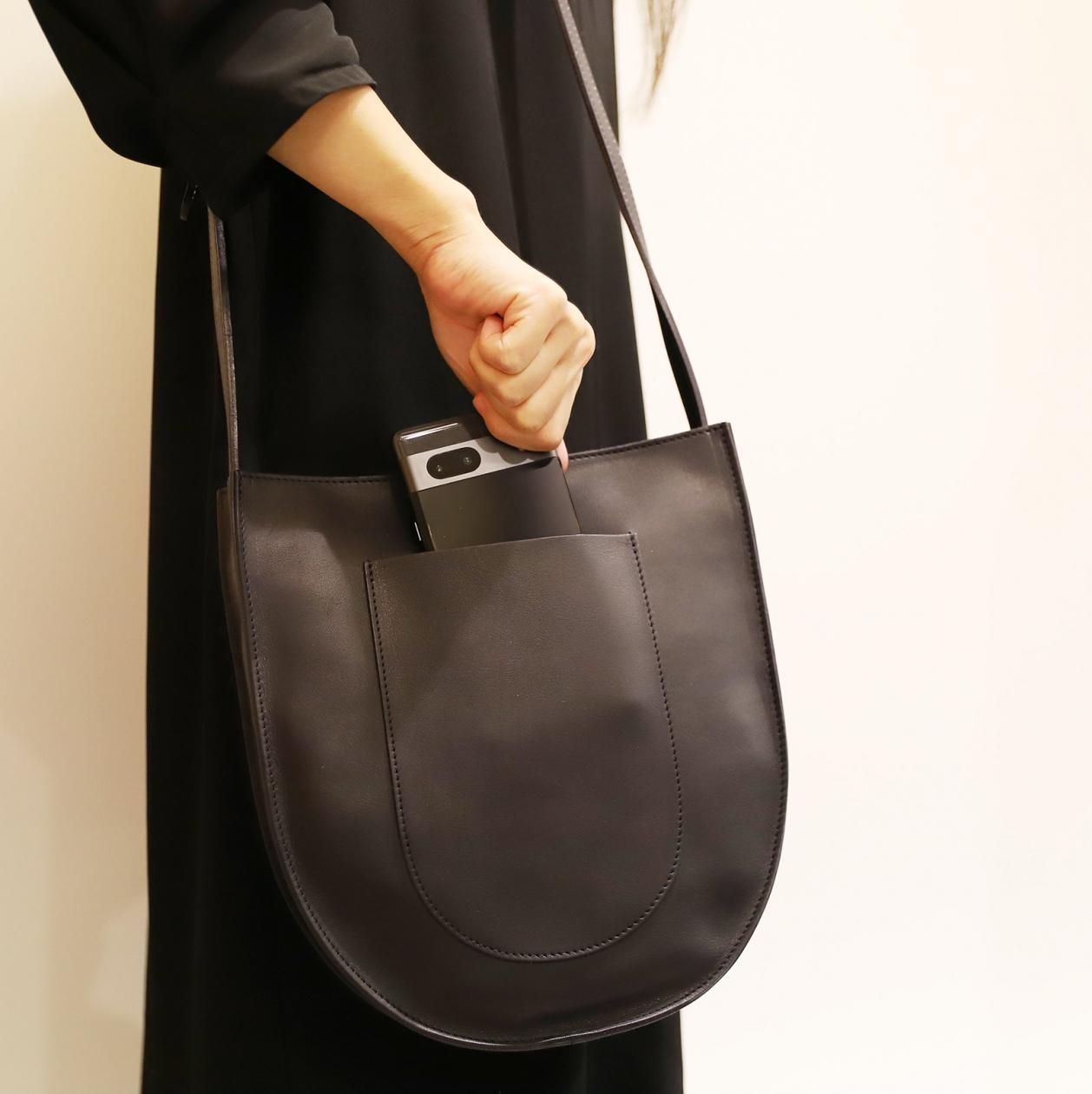 フロントポケット本革ショルダーバッグ |7184R - B.stuff online フロントポケット本革ショルダーバッグ |7184R - B.stuff online