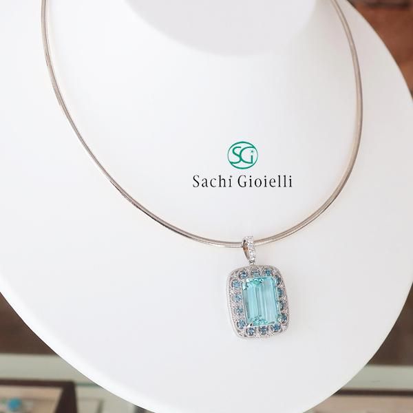 華麗な8カラットアップのアクアマリンのプリンセスペンダント 華麗な8カラットアップのアクアマリンのプリンセスペンダント