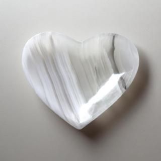 white onyx big heart bowl/  D