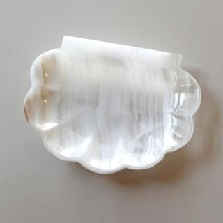 white onyx shell plate/  J