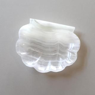white onyx shell plate/  B