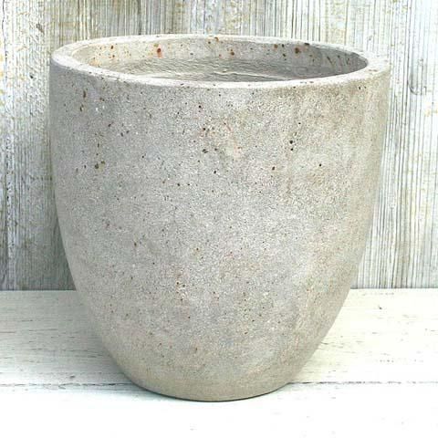 グレーの木のシルエット陶器