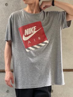 2000s NIKE Print T-Shirt
size XL