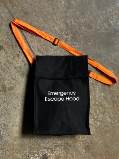 U.S.ARMY DEADSTOCK
Emergency Hood Shoulder Bag