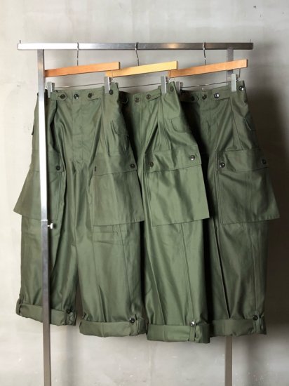 Vintage Nederland Military
Double-face Heavy Cotton Cargo Trousers
DEADSTOCK 