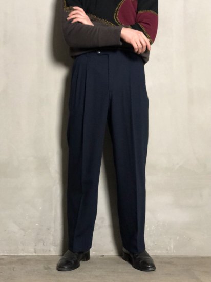 1980's Vintage 3tucks Trousers
Made in Canada. / Dark Navy