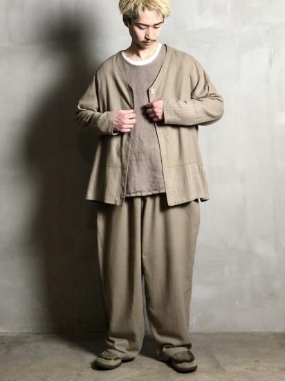 1980's Vintage Set-up
100% Silk / Collar-less / Wide Silhouette