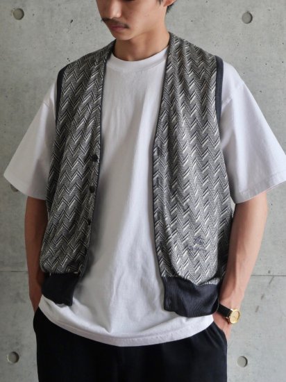 1990's Vintage Burberrys'
50%Cotton50%Silk, Geometric Knit Vest