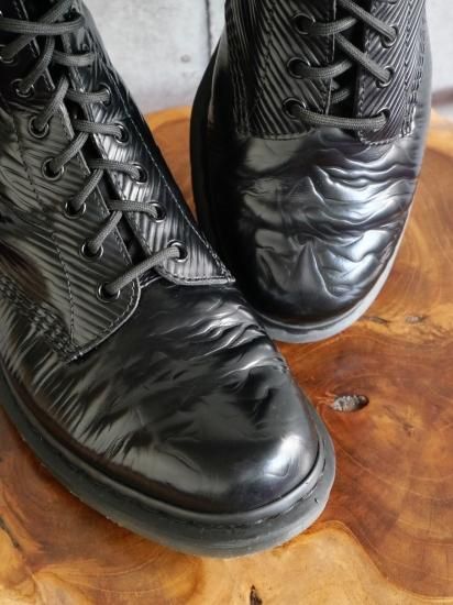 2018's Dr.MARTENS × JOY DIVISION inspired 2018's Dr.MARTENS × JOY DIVISION inspired