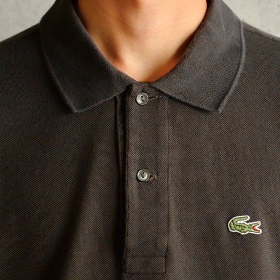 1990's Vintage LACOSTE S/S Polo-shirt
Dark-BROWN