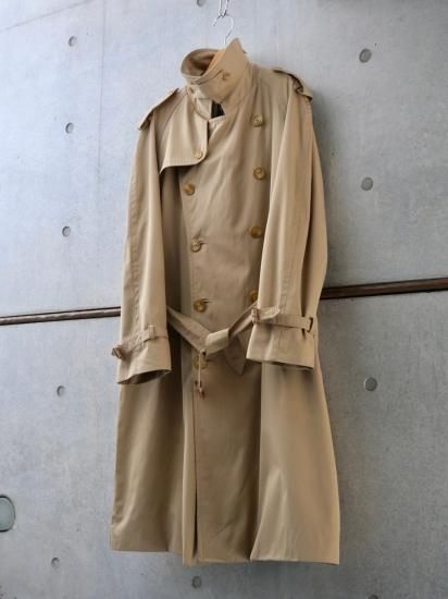 1980's Vintage Burberrys Trench-coat MADE IN SPAIN - Vintage 1980's Vintage Burberrys Trench-coat MADE IN SPAIN - Vintage