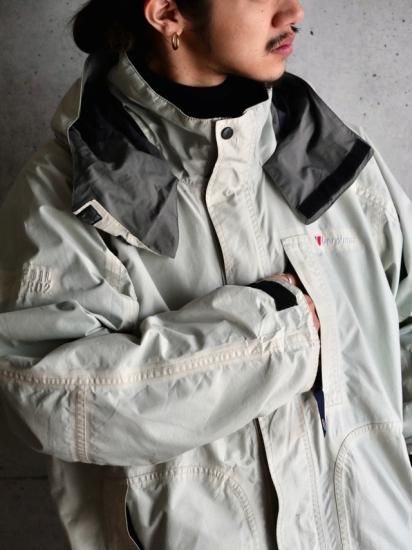 2001's Vintage Berghaus Mountain Jacket IVORY