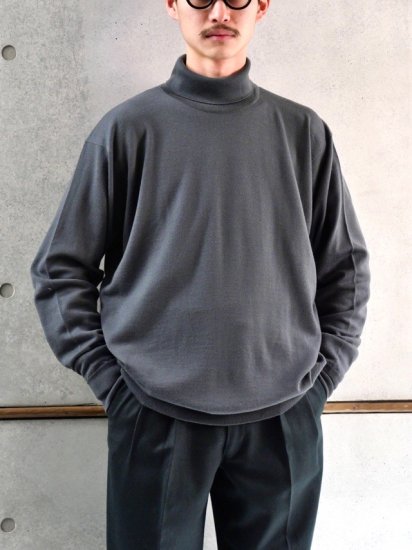 "NOS"
JOHN SMEDLEY Turtle-neck Knit Sweater
Smoky Blue-Grey Color