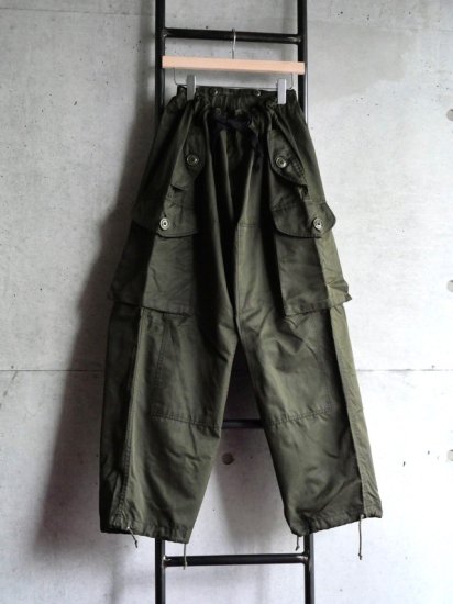 Size medium-short  DEADSTOCK Canadian Military Black Garment Dyed ECW Windproof Over Trousers