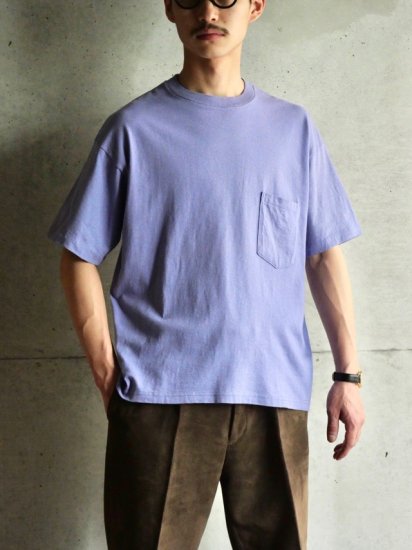 1990's Vintage GAP Pocket T-shirt PURPLE
Made in USA.