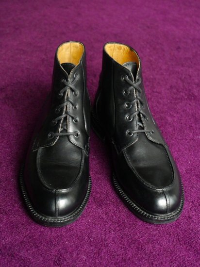 1990's Vintage KENNETH COLE
Sprit-Toe Leather Boots