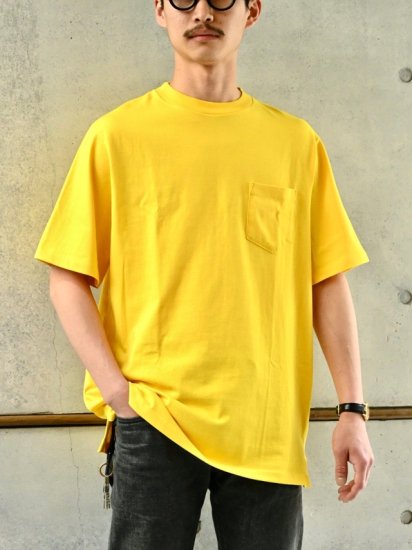 1990's Vintage LANDS'END
100% Cotton Pocket T-shirt YELLOW
Made in USA.