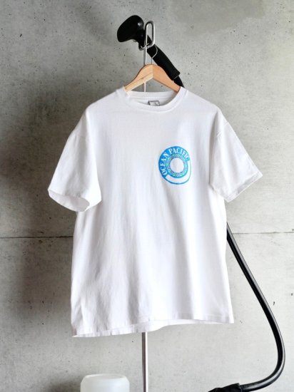1990's Vintage Printed T-shirt
"OCEAN PACIFIC" / Made in USA.