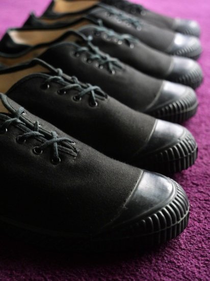 DEADSTOCK 1960's Vintage Austria Military
Black Canvas Sneakers