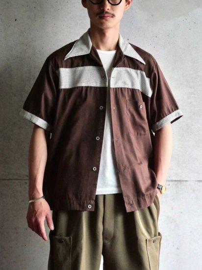 1970's Vintage HILTON Bowling Shirt
BROWN / GEAR JAMMERS