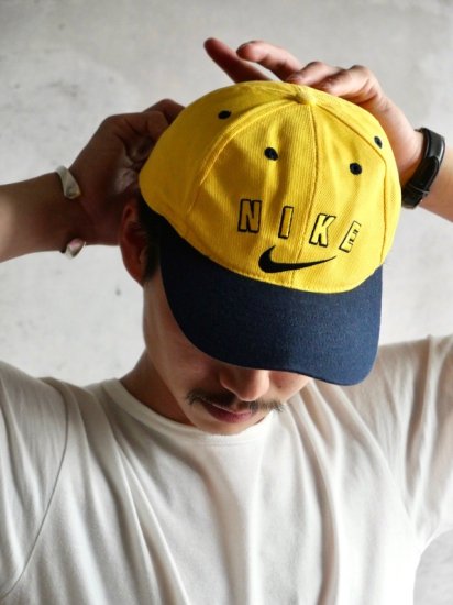 1990's Vintage NIKE Cotton Cap
Yellow&Navy / Made in Taiwan.